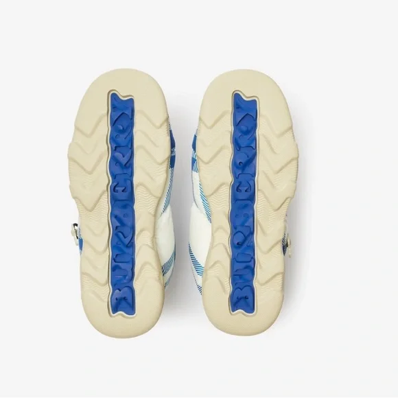 Burberry Unisex (men or women’s) Blue Checkered Pillow Winter Boots - Picture 3 of 5